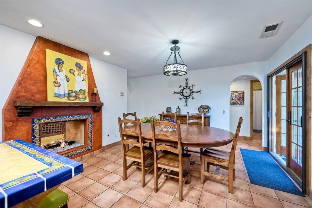 Great Group Retreat! Hacienda Decor, Spacious Floor Plan, Private Backyard Carlsbad Exteriör bild