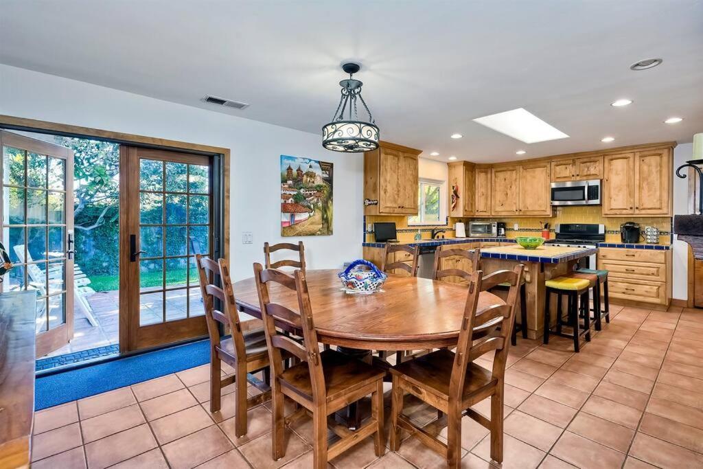 Great Group Retreat! Hacienda Decor, Spacious Floor Plan, Private Backyard Carlsbad Exteriör bild