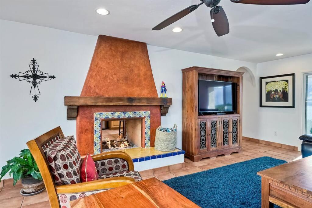 Great Group Retreat! Hacienda Decor, Spacious Floor Plan, Private Backyard Carlsbad Exteriör bild